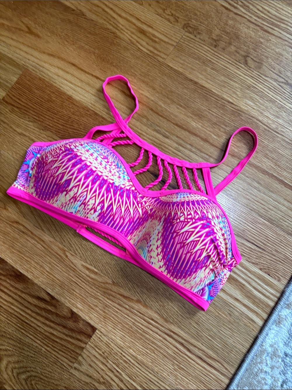 Women’s Pink Patterned Swim Top with rope Strappy Detail size 2X structured cups